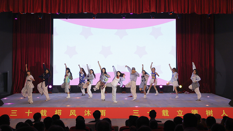 晚会9.jpg 晚会9.jpg