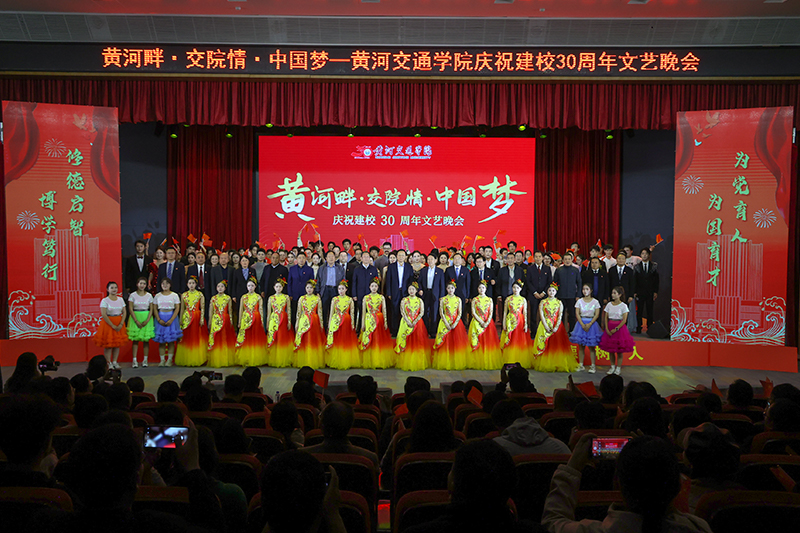 晚会14.jpg 晚会14.jpg